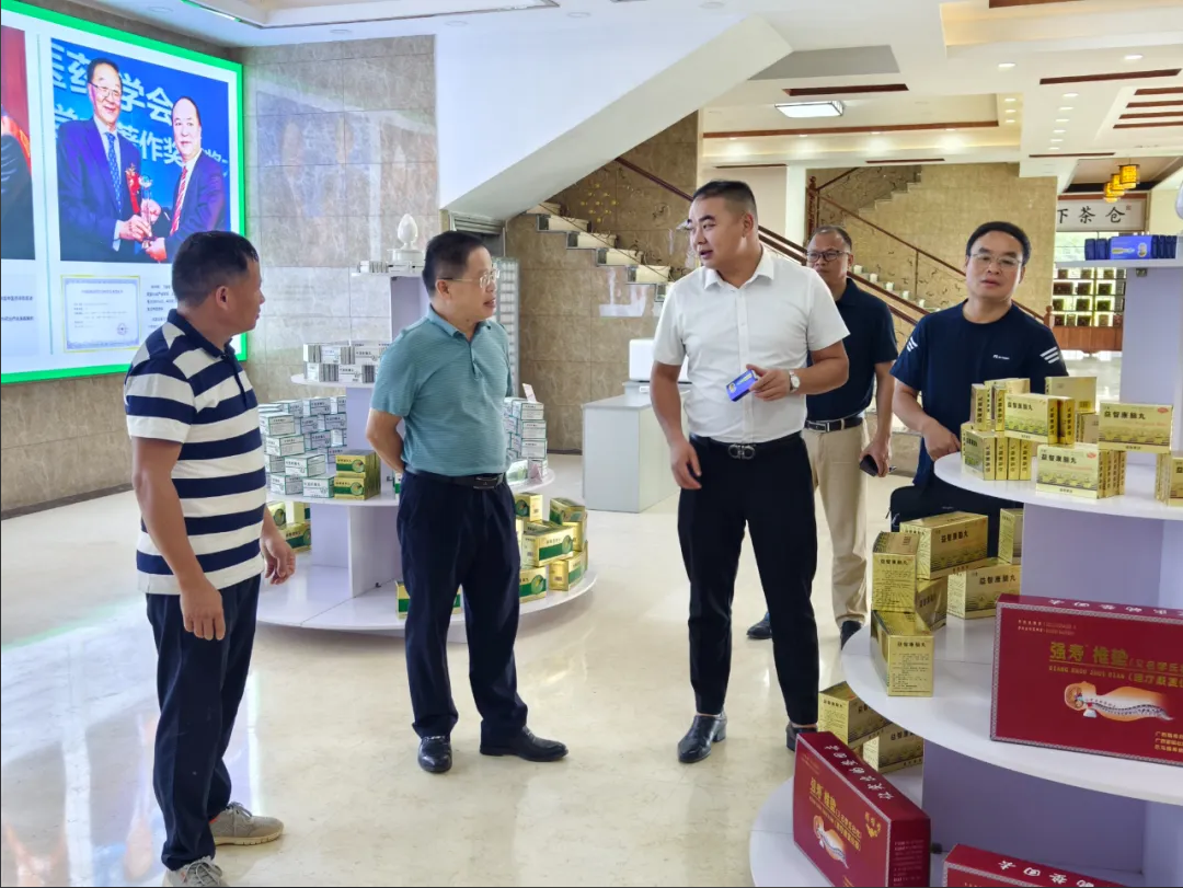  蒼梧縣人大常委會調(diào)研組一行蒞臨集團(tuán)開展調(diào)研 